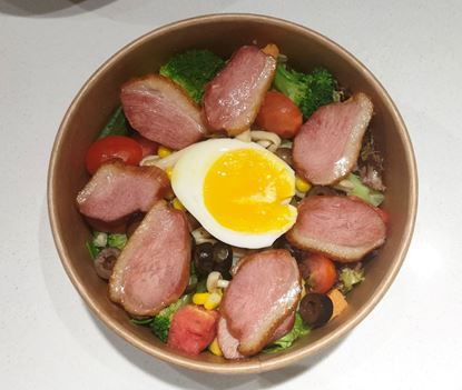 Picture of Famu Healthy Salad Bowl with Smoked Duck