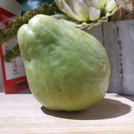 Picture of English Gourd 佛手瓜 350g / pcs
